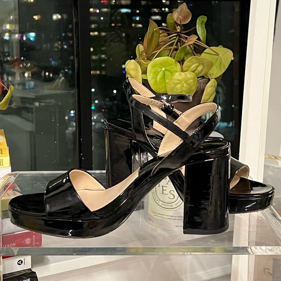 [SOLD] ZARA Chunky Black Patent Heeled Sandals - Picture 2 of 4